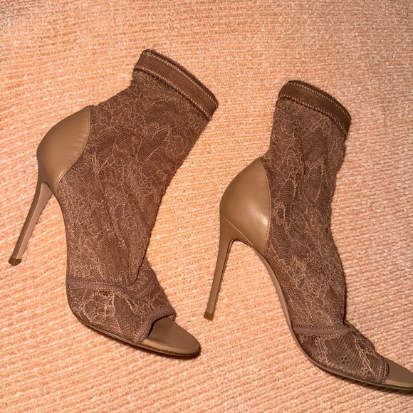 New Gianvito Rossi Missy Nude Lace Booties - Picture 1 of 8